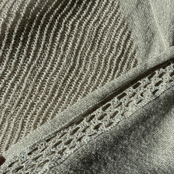 Lucky Brand Metallic Silvery Beige Sweater w Crochet Detail w MEASUREMENTS Sz S - Picture 10 of 11